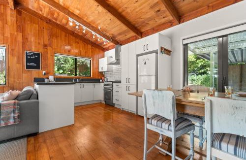 Onemana Casa | The Wee Bothy - Onemana Holiday Home