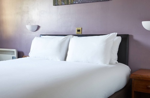 Charvil Hotel | The Wee Waif Reading by Greene King Inns
