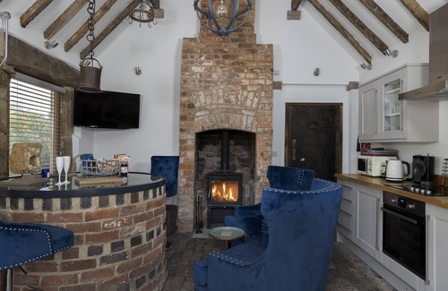 Bromsgrove Apartamento | The Well House is a romantic, unique and cosy retreat for two