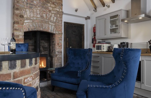 Bromsgrove Apartamento | The Well House is a romantic, unique and cosy retreat for two