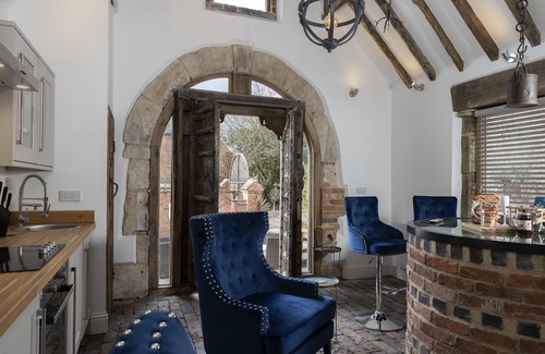 Bromsgrove Apartamento | The Well House is a romantic, unique and cosy retreat for two