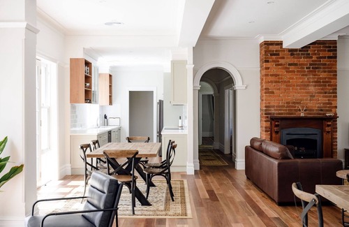 Orange Casa | The Welcome Inn | Central Orange | Large and newly renovated