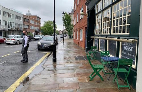 Old Portsmouth Hotel | The Wellington Restaurant and Bar