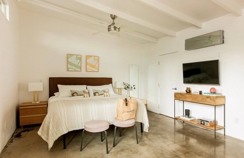 Tahquitz River Estates Hotel | Experiential King Studio at Wesley Hotel