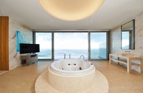 Lingshui Hotel | The Westin Blue Bay Resort & Spa