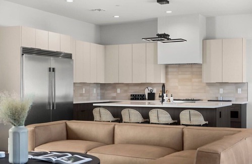 Southwest Village Casa | The Westley - Walk to Oldtown - Modern & NEW!