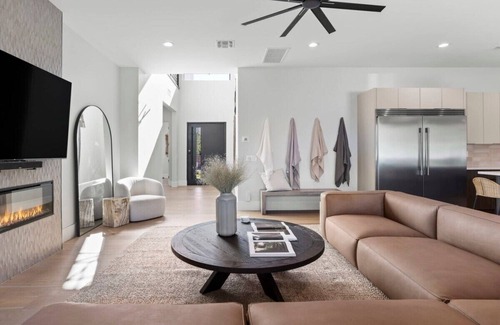 Southwest Village Casa | The Westley - Walk to Oldtown - Modern & NEW!