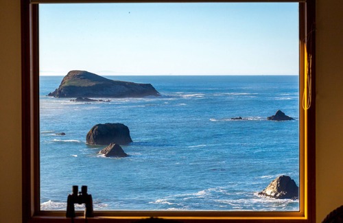 Brookings Condominio | El observador de ballenas en Rainbow Rock Condos; Vistas al mar y acceso a la playa!