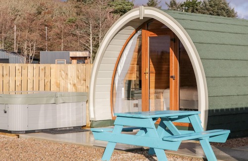 Burtonport Cabaña | THE WHEELHOUSE POD NO. 1, romantic in Burtonport, County Donegal