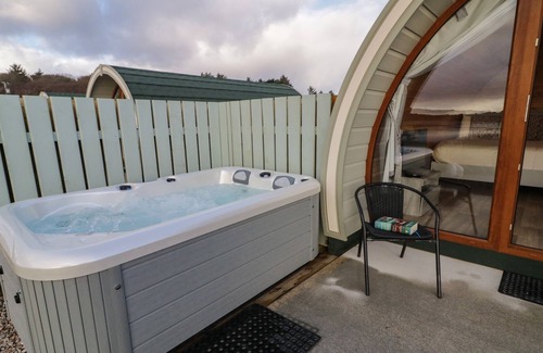 Burtonport Cabaña | THE WHEELHOUSE POD NO. 3, romantic in Burtonport, County Donegal