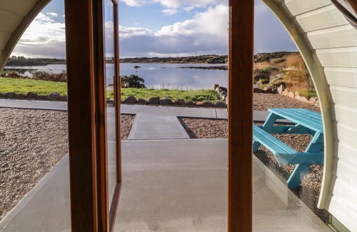 Burtonport Cabaña | THE WHEELHOUSE POD NO. 6, romantic in Burtonport, County Donegal
