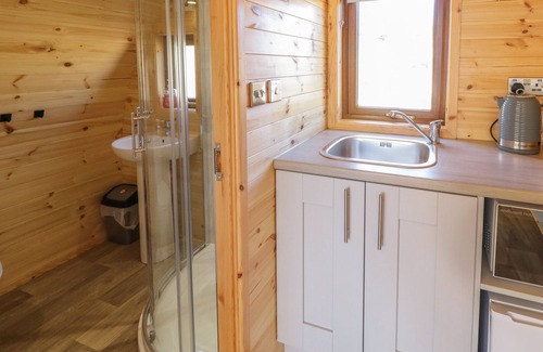 Burtonport Cabaña | THE WHEELHOUSE POD NO. 7, romantic in Burtonport, County Donegal