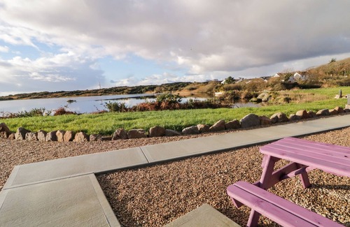 Burtonport Cabaña | THE WHEELHOUSE POD NO. 9, romantic in Burtonport, County Donegal
