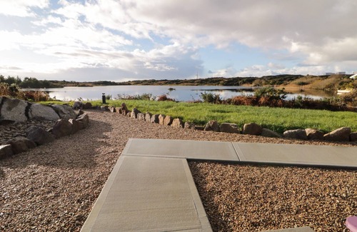 Burtonport Cabaña | THE WHEELHOUSE POD NO. 9, romantic in Burtonport, County Donegal
