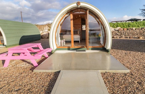 Burtonport Cabaña | THE WHEELHOUSE POD NO. 8, romantic in Burtonport, County Donegal