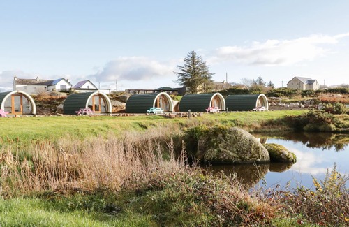 Burtonport Cabaña | THE WHEELHOUSE POD NO. 8, romantic in Burtonport, County Donegal