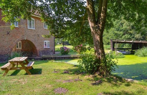 Irstead Casa | The Wherry Arch