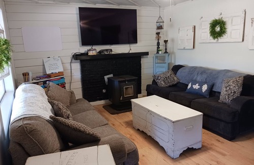 Hatton Otro | The Whiskey Peak Farmhouse Retreat