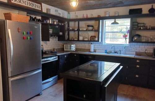 Hatton Otro | The Whiskey Peak Farmhouse Retreat
