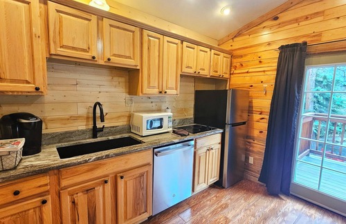 Estes Park Cabaña | The Whispering Pines beckons adventurers seeking an escape unlike any other.