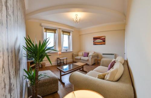 Whitby Apartamento | The Whitby Prospect, large apartment with stunning views, 2 mins from beach