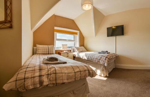 Whitby Apartamento | The Whitby Prospect, large apartment with stunning views, 2 mins from beach