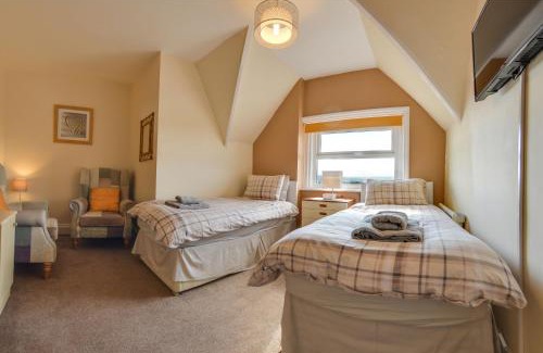 Whitby Apartamento | The Whitby Prospect, large apartment with stunning views, 2 mins from beach