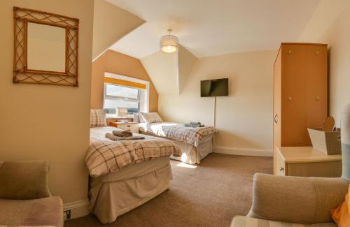 Whitby Apartamento | The Whitby Prospect, large apartment with stunning views, 2 mins from beach