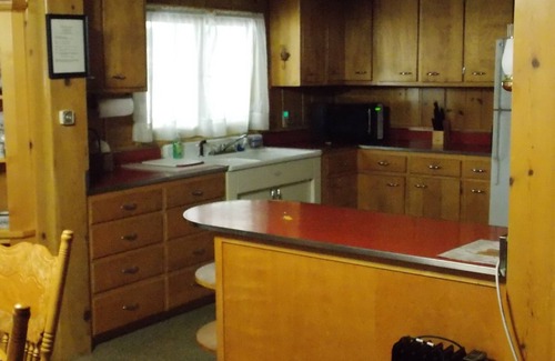 West Yellowstone Cabina | The White Buffalo rustic cabin located in the middle of West Yellowstone, MT