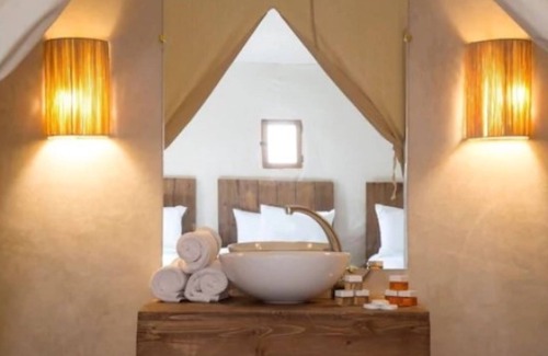 Nzala Otro | The White Camel Lodge