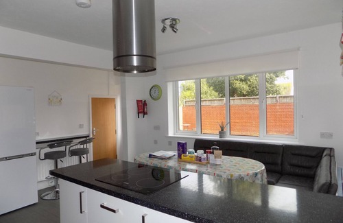 Weymouth Cabaña | The White Cottage
