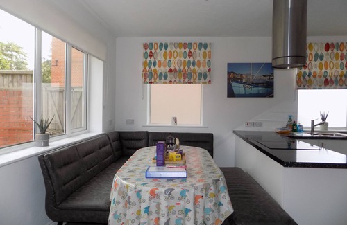 Weymouth Cabaña | The White Cottage