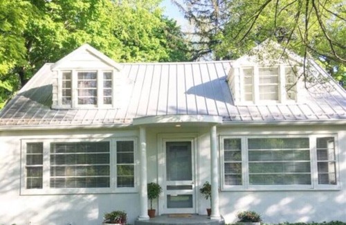 Shorewood-Tower Hills-Harbert Casa | The White Cottage: Updated & Bright with 7 Beds!
