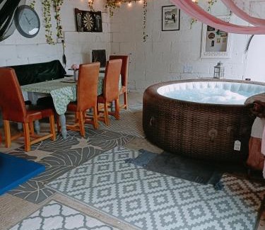 Newark Cama Y Desayuno | The White Dove Bed and Breakfast with Glamping Newark showground
