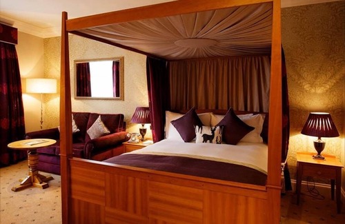Hampton Wick Hotel | The White Hart Hotel