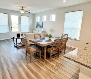 New Braunfels Casa | The White Haus A Cozy New Braunfels Cottage