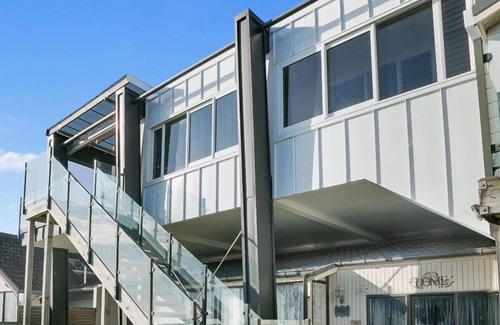 Waihi Beach Cabaña | The White Haus - Waihi Beach Upstairs Holiday Unit