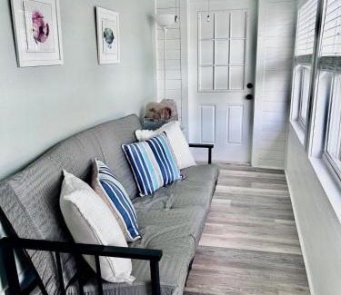 Weeki Wachee Gardens Casa | The White House at Weeki Wachee