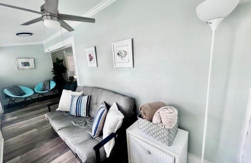 Weeki Wachee Gardens Casa | The White House at Weeki Wachee