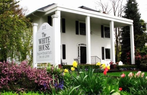 Medford Cama Y Desayuno | The White House Bed and Breakfast