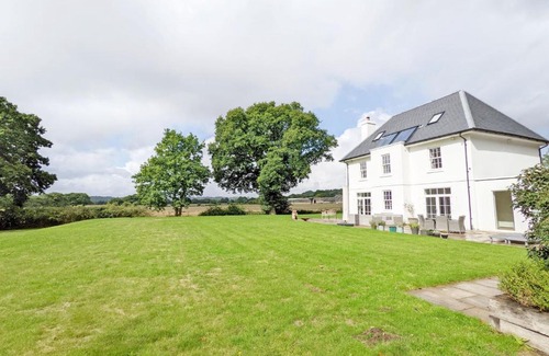 Kingsley Casa | The White House - Bordon