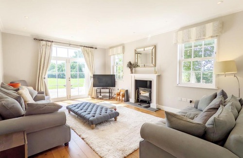 Kingsley Casa | The White House - Bordon