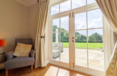 Kingsley Casa | The White House - Bordon