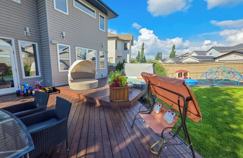 Southwest Edmonton Casa | The White House