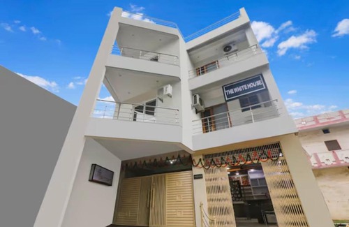 Gorakhpur Casa | The white house guest house