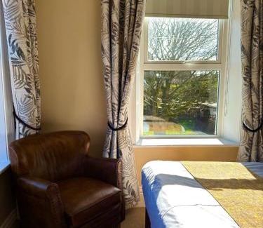 Whitby Hotel | The White House Inn - Whitby