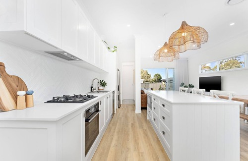 Corrimal Casa | The White House near beach + shops