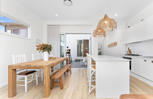 Corrimal Casa | The White House near beach + shops