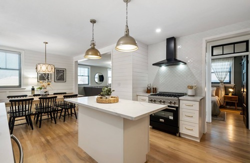 Buckley Casa | The White House on Main Street