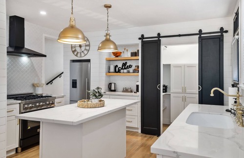 Buckley Casa | The White House on Main Street